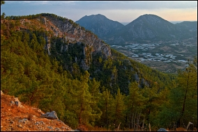 Tuzlu-Daş и Coz, стерегущие покой теплиц. 