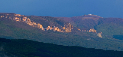 Камень и купола.