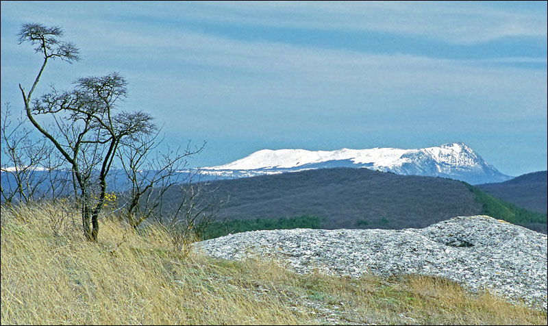 http://www.charming-crimea.com/spring-2003/images/chatyr-snow3.jpg